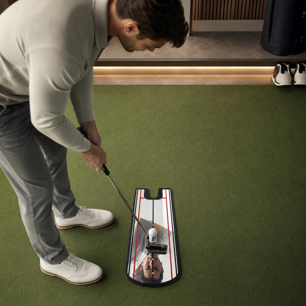 Golf Putting Alignment Mirror — in use